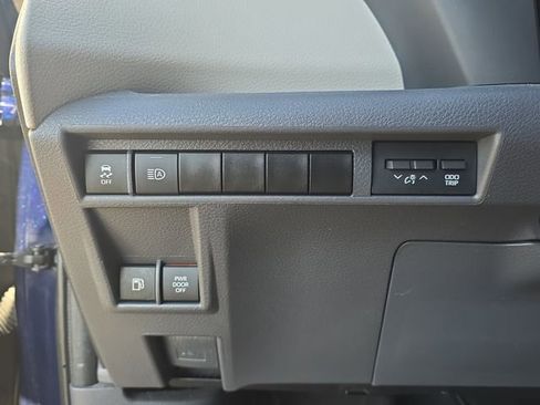 Used 2024 Toyota Sienna Limited image 27