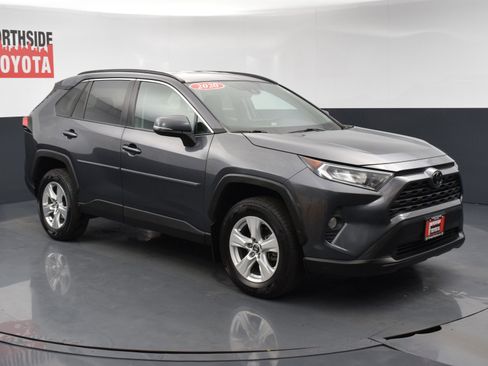 Used 2020 Toyota RAV4 XLE image 6