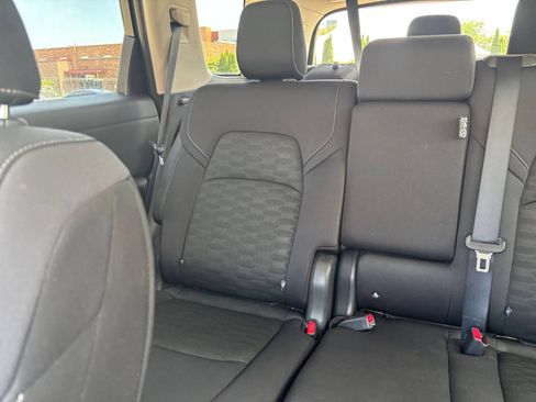 Used 2025 Nissan Pathfinder SV AWD/4WD image 40