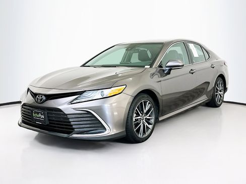 Used 2024 Toyota Camry XLE image 3