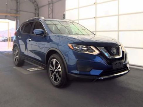 Used 2020 Nissan Rogue SV w/ Premium Package FWD image 3