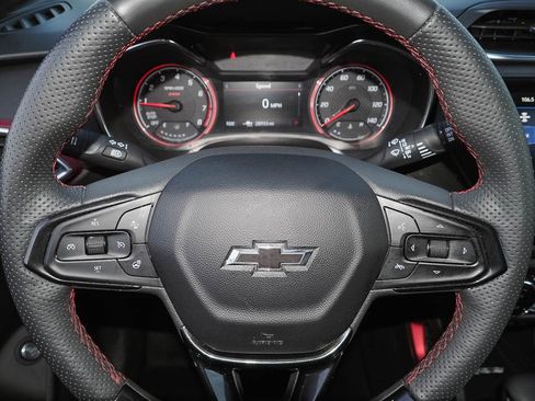 Used 2023 Chevrolet TrailBlazer RS w/ Sun and Liftgate Package image 32