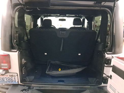 Used 2018 Jeep Wrangler Rubicon w/ Power Convenience Group image 17