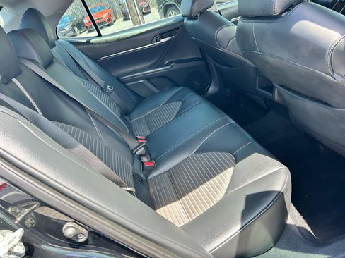 Used 2019 Toyota Camry SE FWD image 11