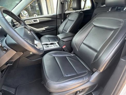 Used 2022 Ford Explorer XLT w/ Equipment Group 202A RWD image 7