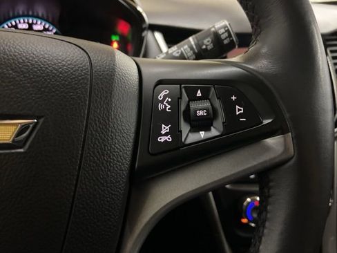 Used 2022 Chevrolet Trax LT w/ LT Convenience Package AWD/4WD image 48