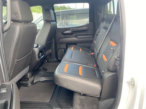 Used 2022 GMC Sierra 1500 AT4 w/ AT4 Preferred Package AWD/4WD image 17