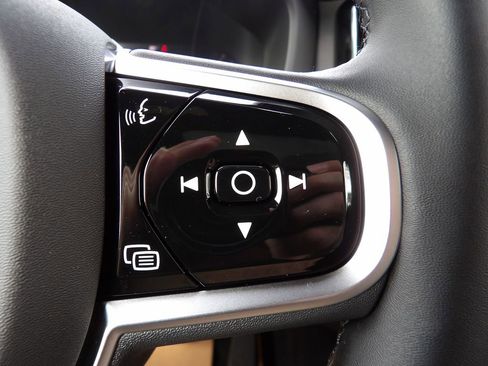 New 2026 Volvo XC60 B5 Plus w/ Protection Package Premier AWD/4WD image 18