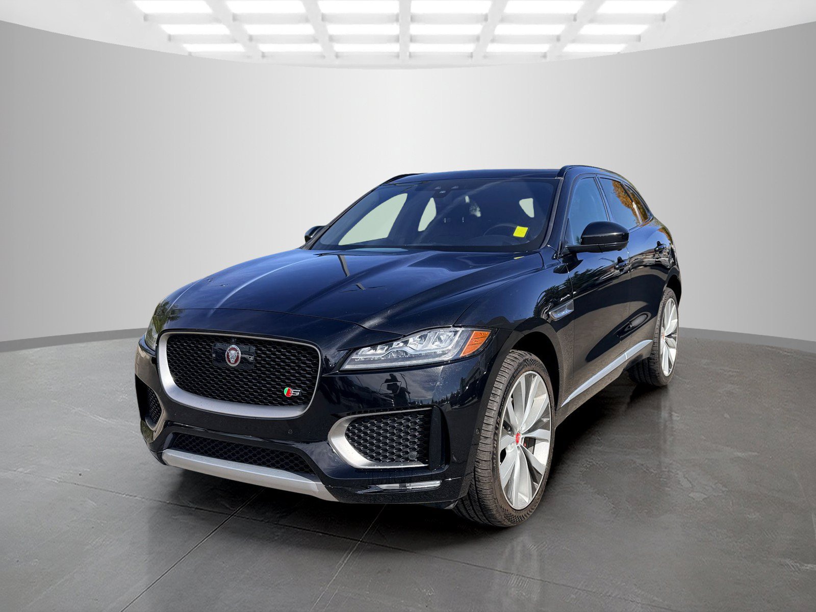 Used 2017 Jaguar F-PACE S AWD/4WD image 1