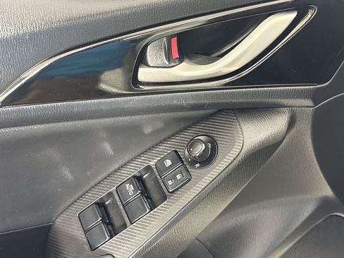 Used 2016 MAZDA MAZDA3 i Grand Touring image 17