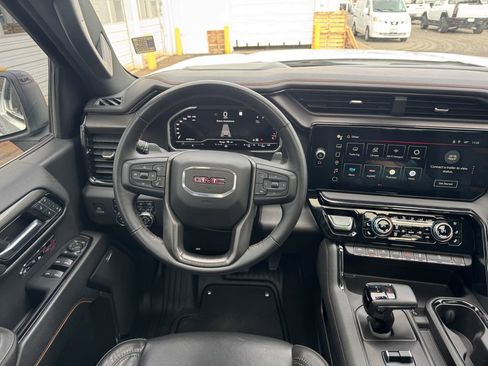 Used 2023 GMC Sierra 1500 AT4 w/ Technology Package AWD/4WD image 14