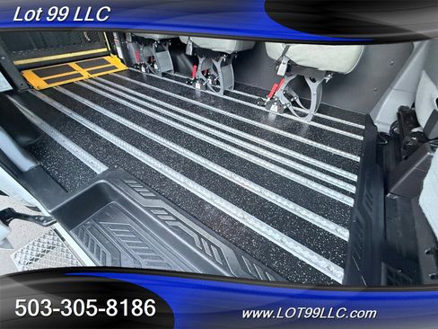 Used 2018 Ford Transit 150 XL image 5