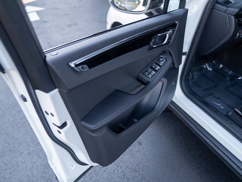 Certified 2026 Porsche Macan Turbo AWD/4WD image 17