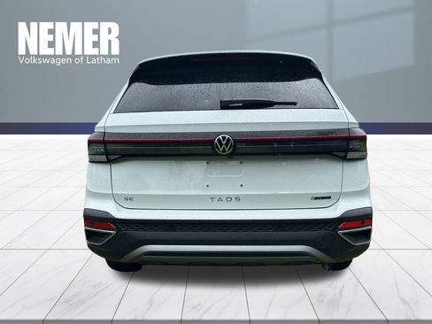 New 2026 Volkswagen Taos SE AWD/4WD image 3
