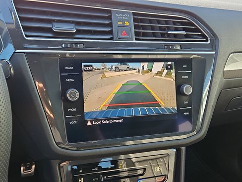 Certified 2022 Volkswagen Tiguan SE R-Line image 17