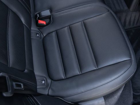Certified 2026 Porsche Macan S AWD/4WD image 37