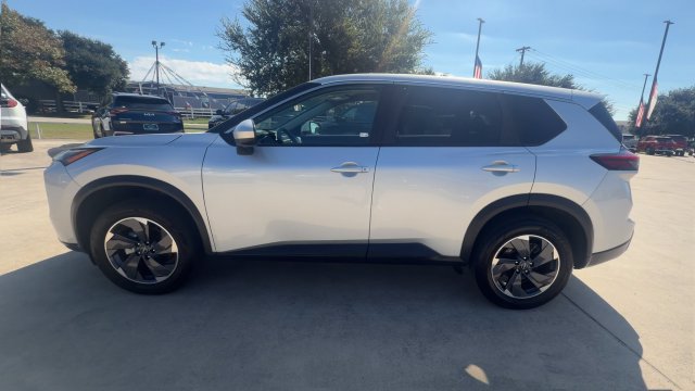 Used 2024 Nissan Rogue SV FWD image 5