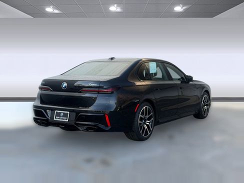 Certified 2024 BMW 760i xDrive w/ Executive Package image 9