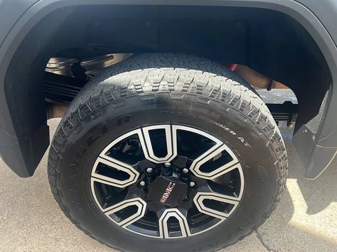 Used 2021 GMC Sierra 2500 AT4 w/ AT4 Premium Plus Package AWD/4WD image 17