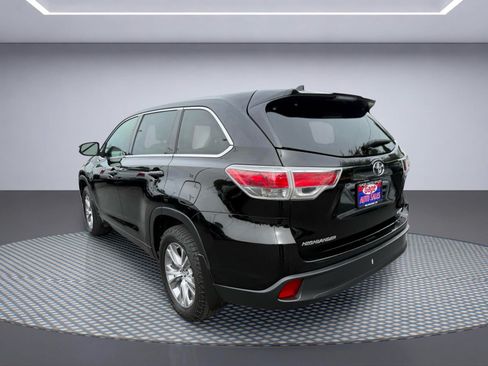 Used 2016 Toyota Highlander Plus AWD/4WD image 4