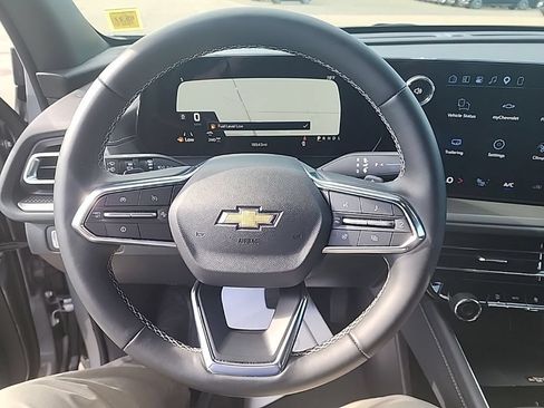 Used 2026 Chevrolet Traverse LT AWD/4WD image 13