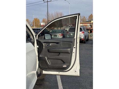 Used 2022 Honda Pilot Touring image 9