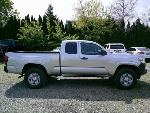 Used 2023 Toyota Tacoma SR image 6