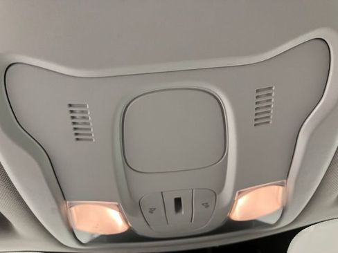 Used 2018 Jeep Renegade Trailhawk image 32