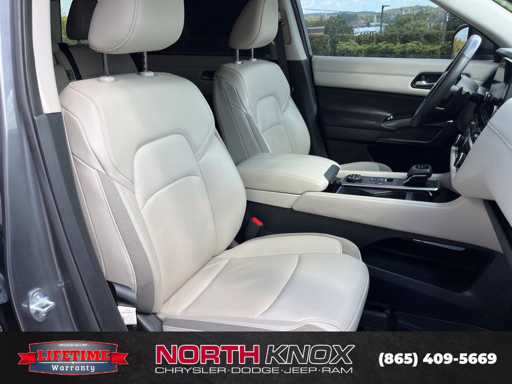 Used 2022 Nissan Pathfinder SL w/ SL Black Package AWD/4WD image 27