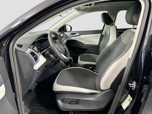 New 2025 Volkswagen Taos SE image 19