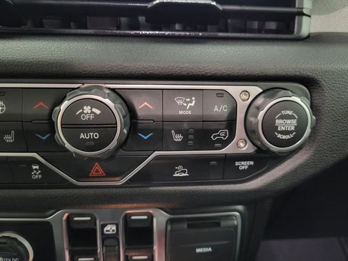 Used 2025 Jeep Wrangler Unlimited Sport AWD/4WD image 3
