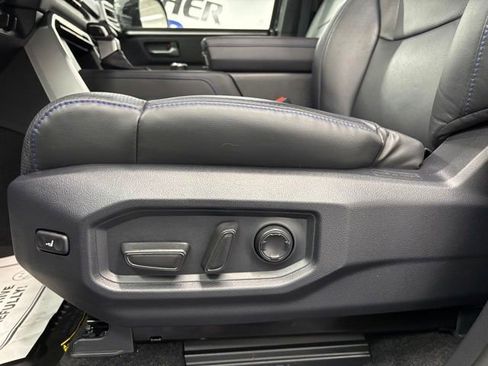 Used 2025 Toyota Sequoia Platinum AWD/4WD image 7