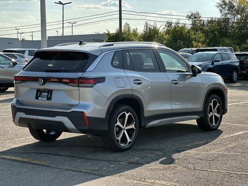 New 2025 Volkswagen Tiguan SE image 5