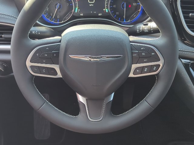 New 2026 Chrysler Pacifica Select FWD image 7