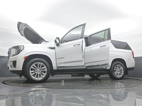 Used 2024 GMC Yukon XL SLT w/ SLT Luxury Package AWD/4WD image 59