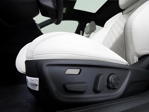 Used 2025 Genesis G70 3.3T Advanced w/ Sport Prestige Package image 53