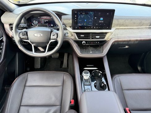 Used 2025 Ford Explorer Platinum w/ LUX Leather Package AWD/4WD image 32