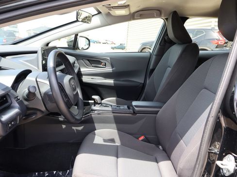 Used 2025 Toyota Prius LE FWD image 21