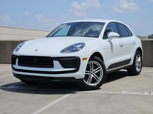 Certified 2026 Porsche Macan AWD/4WD image 1