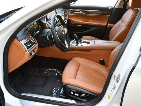 Used 2018 BMW 740i RWD image 36