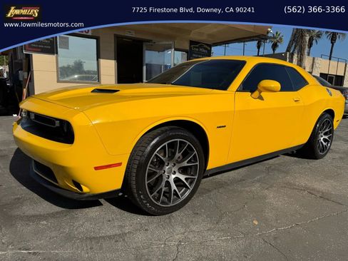 Used 2017 Dodge Challenger R/T RWD image 19