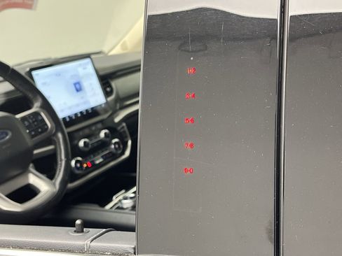 Used 2023 Ford Expedition XLT image 8