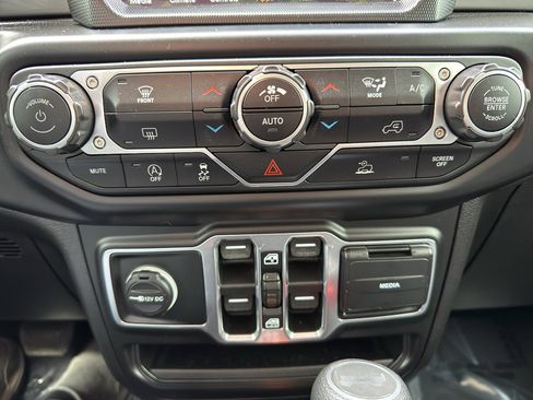 Used 2021 Jeep Wrangler Unlimited Sahara w/ Uconnect 4C Nav & Sound Group AWD/4WD image 28