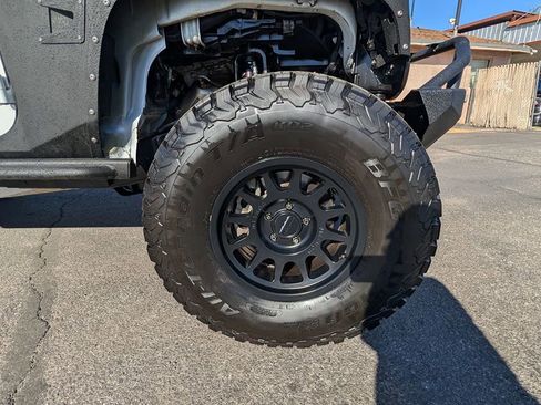 Used 2015 Jeep Wrangler Unlimited Rubicon image 44