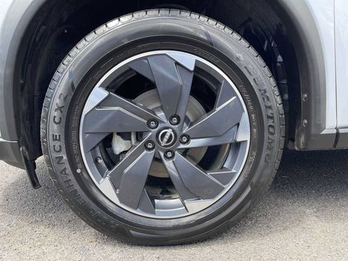 Used 2024 Nissan Rogue SV AWD/4WD image 18