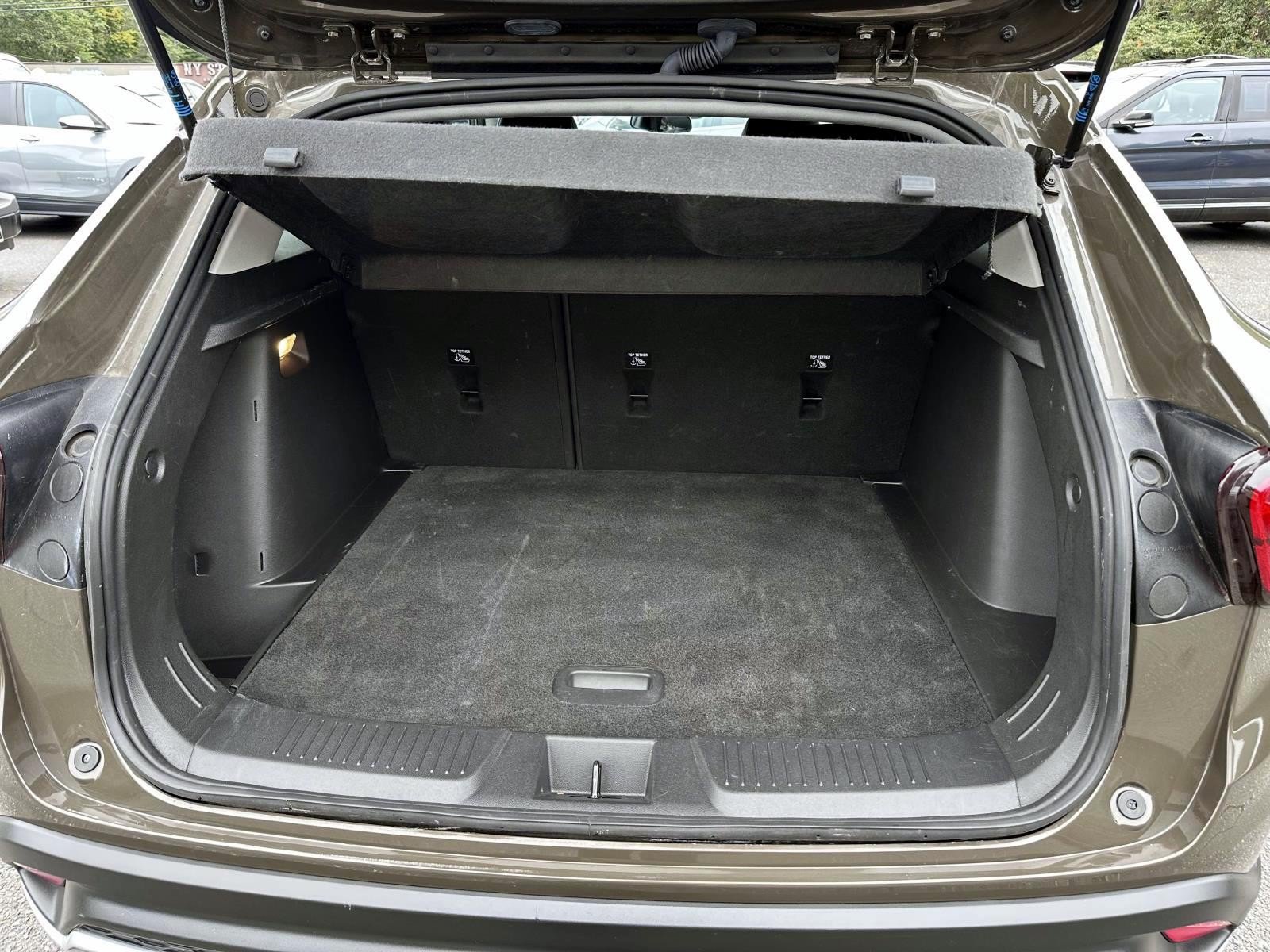 Used 2024 Chevrolet Trax LT FWD image 7