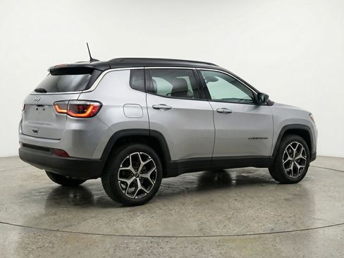 Used 2025 Jeep Compass Limited image 9