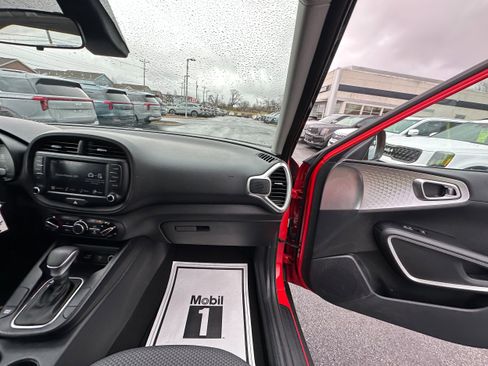 Used 2023 Kia Soul LX image 19
