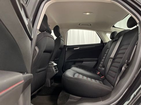 Used 2015 Ford Fusion SE w/ Equipment Group 201A FWD image 18