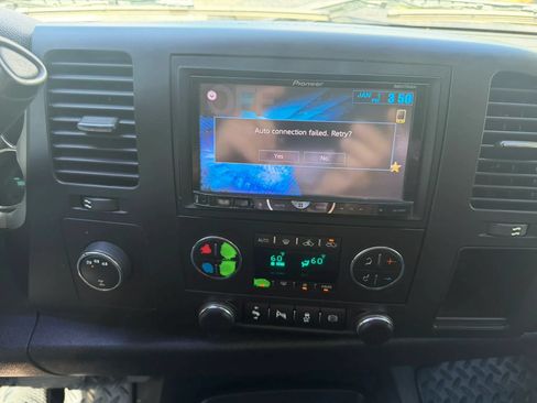Used 2014 GMC Sierra 2500 SLE w/ SLE Preferred Package AWD/4WD image 17